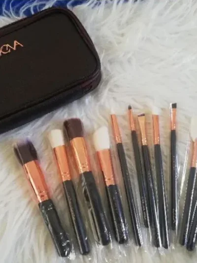12Pcs Zoeva Makeup Brush Set – Soft & Professional Quality